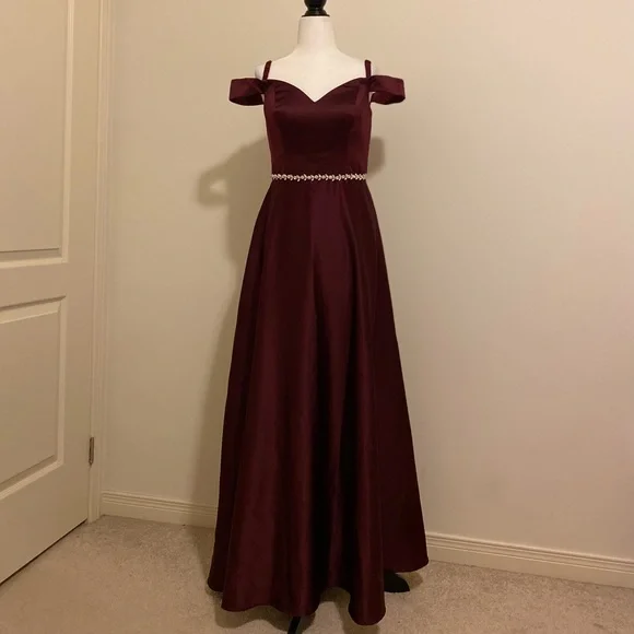 David's Bridal | Dresses | Bridesmaid Burgundy Dress | Poshmark